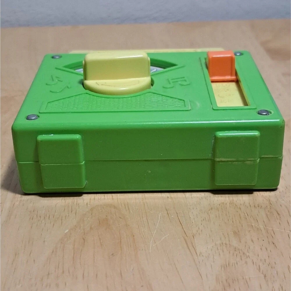 Vintage 1983 Fisher Price Toy Radio Wind Up Music Box Toyland #795 WORKS